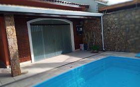 Casa na quadra da Praia de Peruíbe